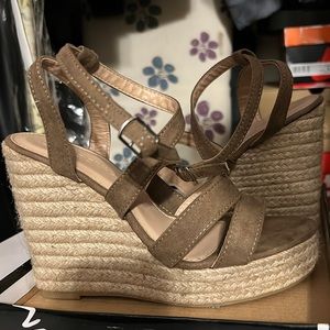 Wild Diva Wedges size 7